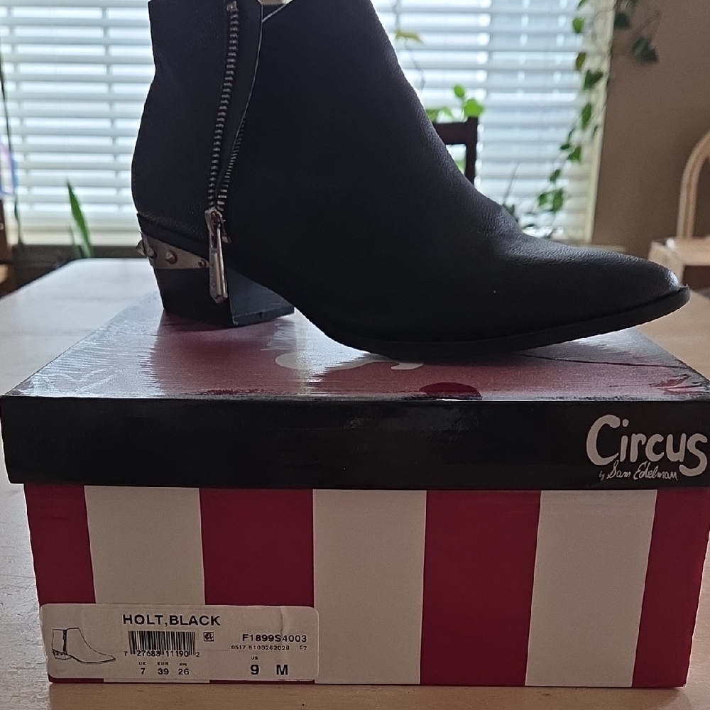 Circus by Sam Edelman Black Ankle Boots with Silver Zipper